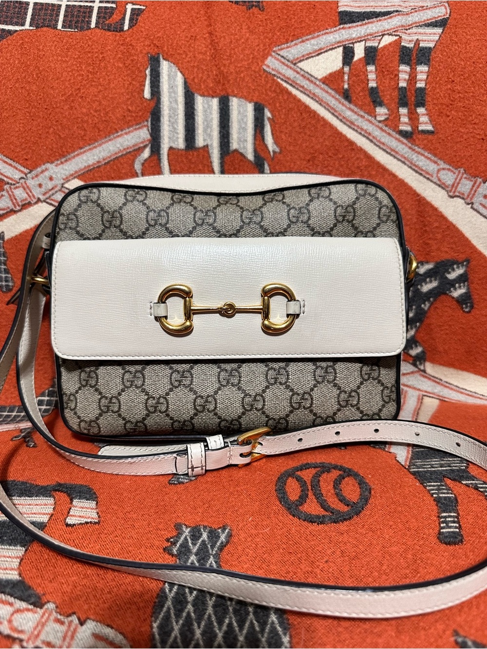GUCCI❤️🌟 HORSEBIT GG SUPREME CANVAS AND WHITE LEATHER CROSSBODY⭐️